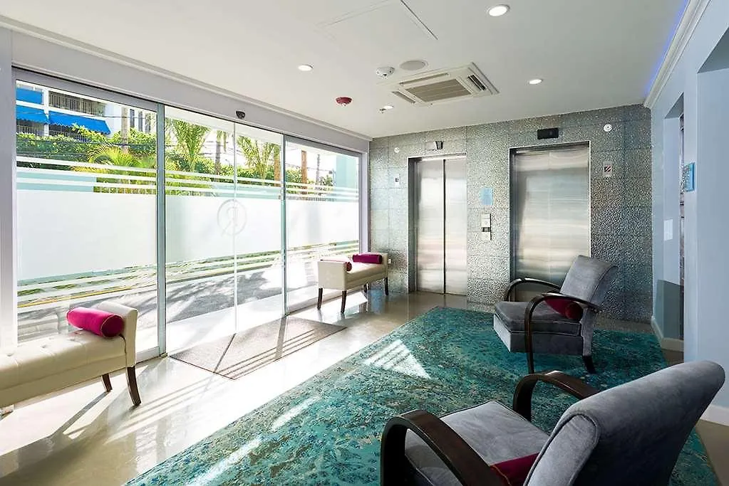 R Hotel كينغستون