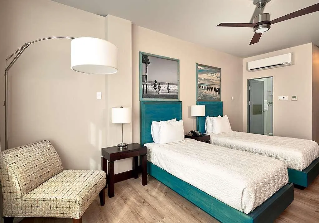 R Hotel كينغستون