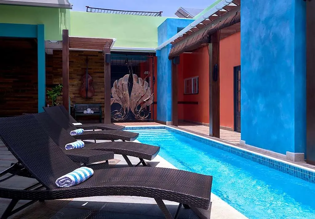 R Hotel كينغستون 4*,  جامايكا