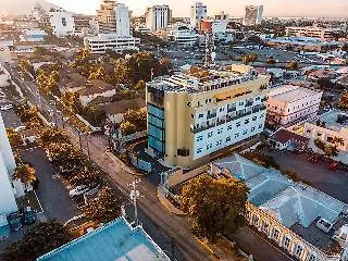 R Hotel كينغستون