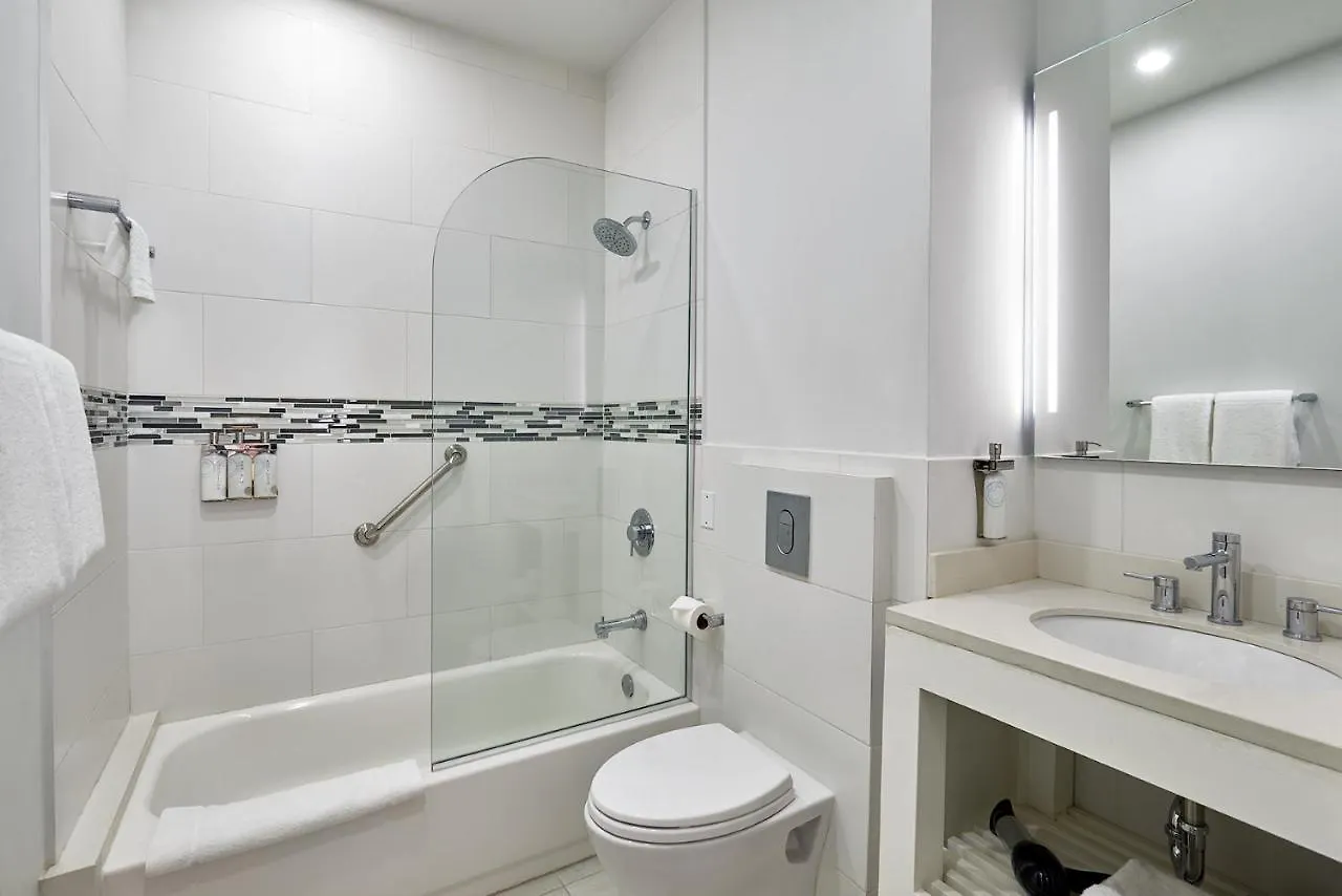 R Hotel كينغستون 4*,  جامايكا