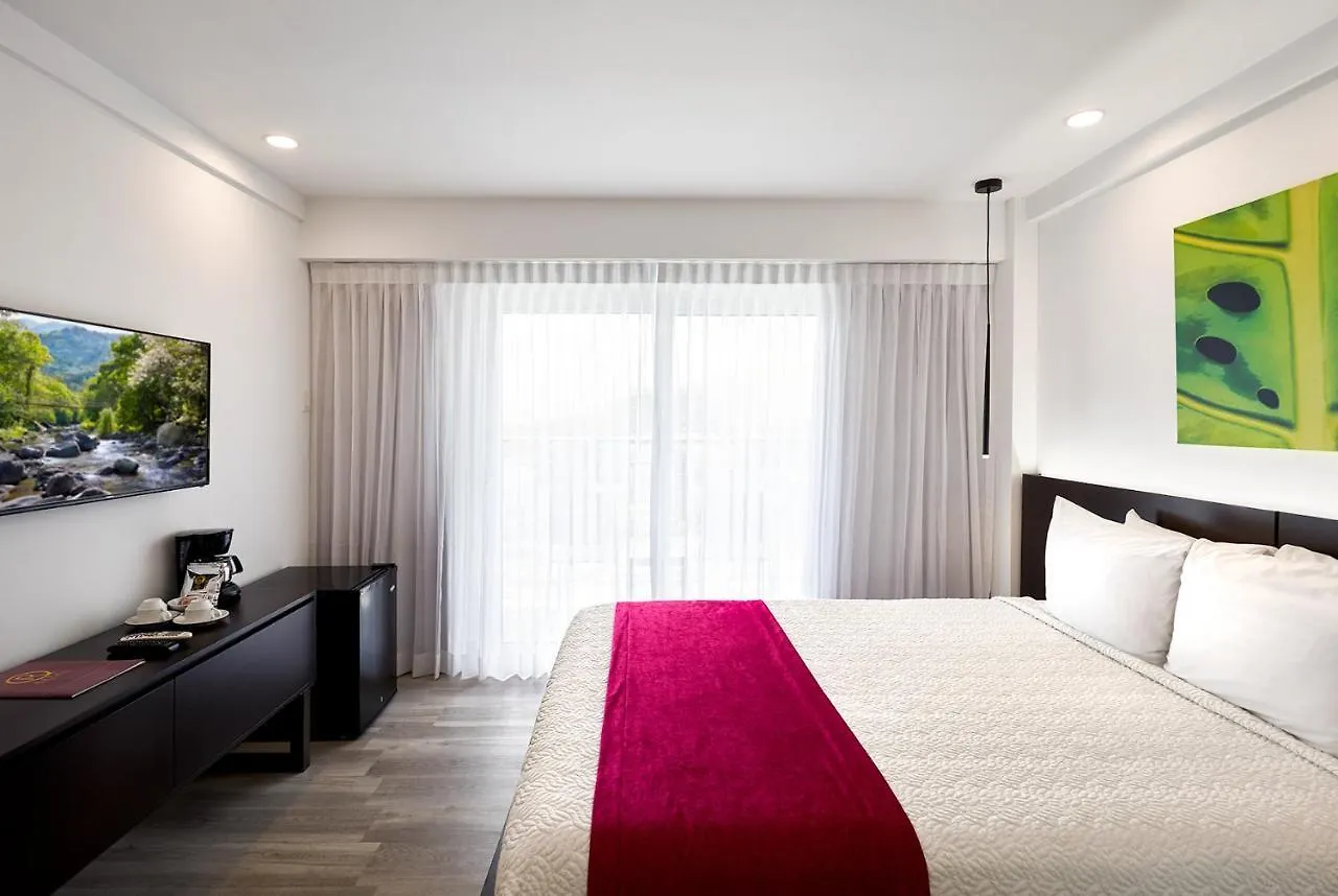 R Hotel كينغستون